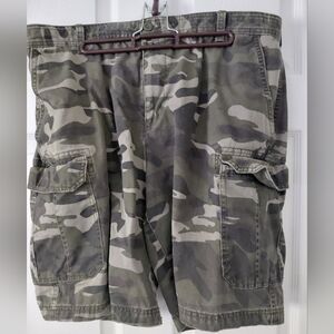 Izod Green Camouflage Cargo Shorts